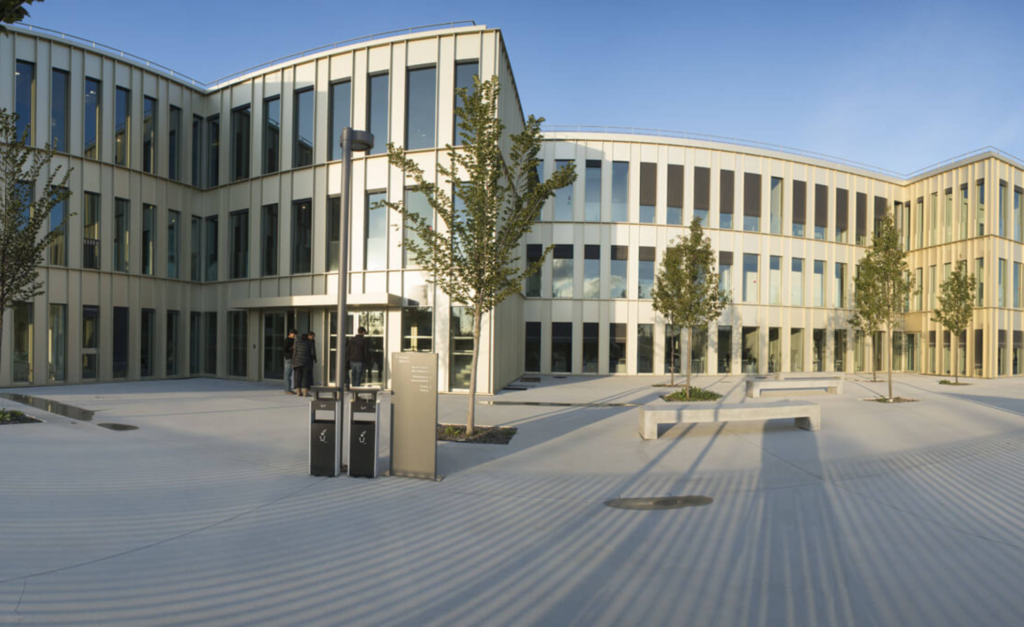 HEC Paris (France)